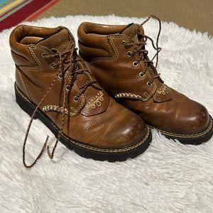 Women’s Ariat lace up boots